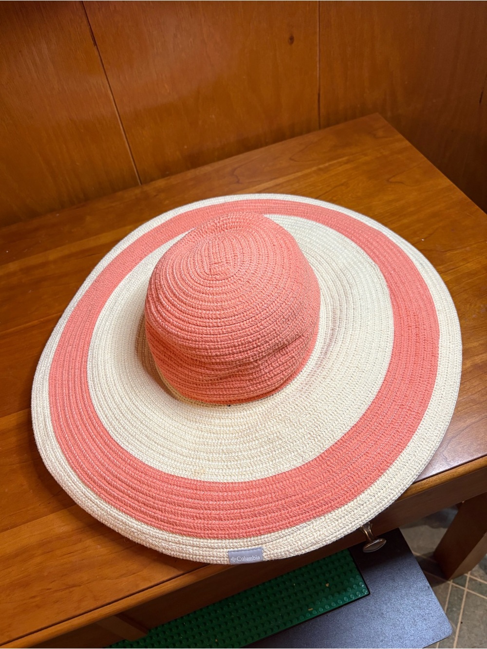 Columbia wide brimmed sun hat, orange and off white